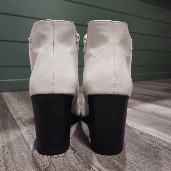 Qupid White Heeled Pointed Toe Booties - Picture 3 of 9